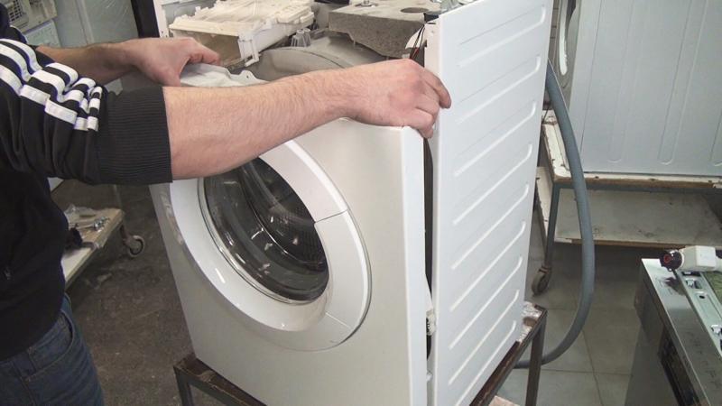 Frontblende entfernen Frontblende entfernen