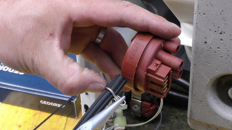 Neuen Schlauch fixieren Neuen Schlauch fixieren