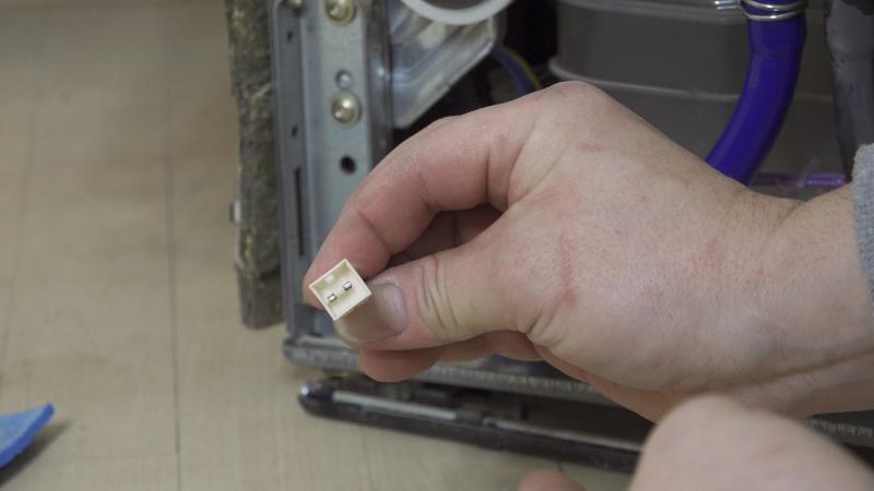 Kabel des Aquastops anschließen