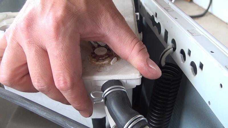 Feder links eingesetzt Feder links eingesetzt