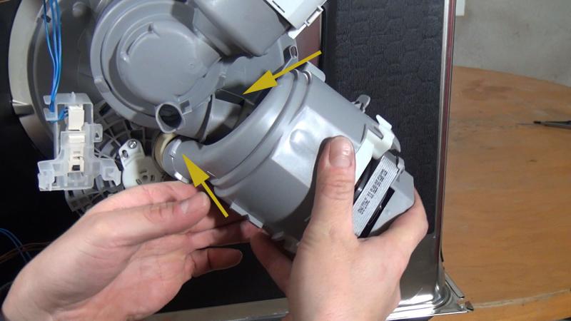 Neue Heizpumpe montieren Neue Heizpumpe montieren