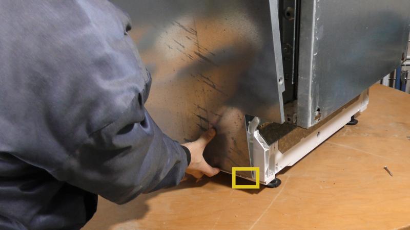 Spülmaschine untere Türdichtung wechseln-Seitendeckel montieren Spülmaschine untere Türdichtung wechseln-Seitendeckel montieren