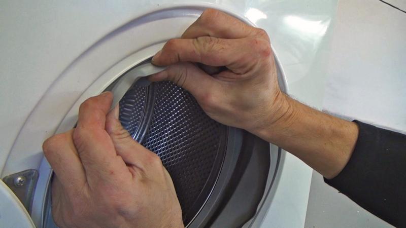 Türdichtung über die Front stülpen