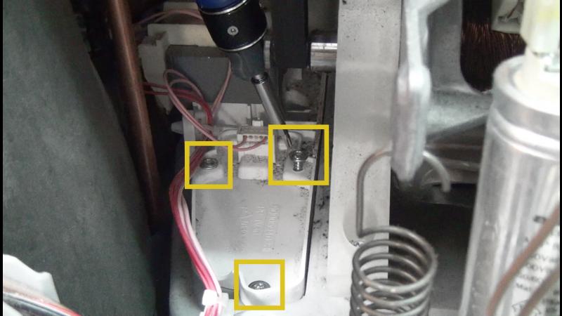 Wasserstand-Sensor wieder verschrauben