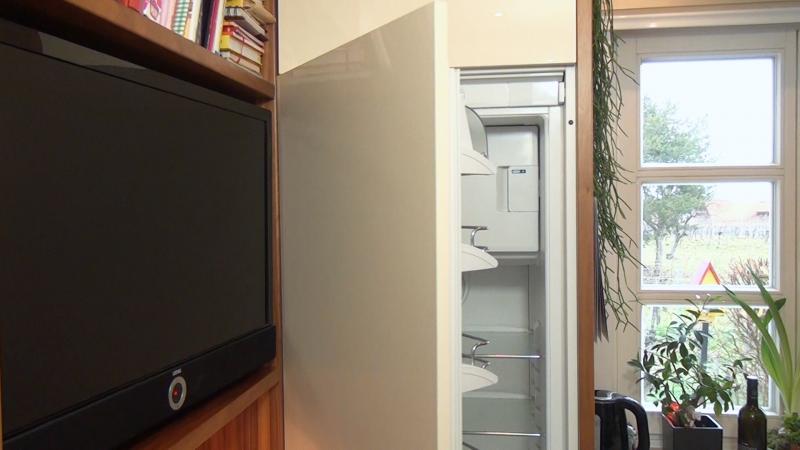 Fertig getauschte Kühlschrank-Scharniere Fertig getauschte Kühlschrank-Scharniere