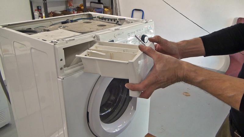 Waschmittellade einsetzen