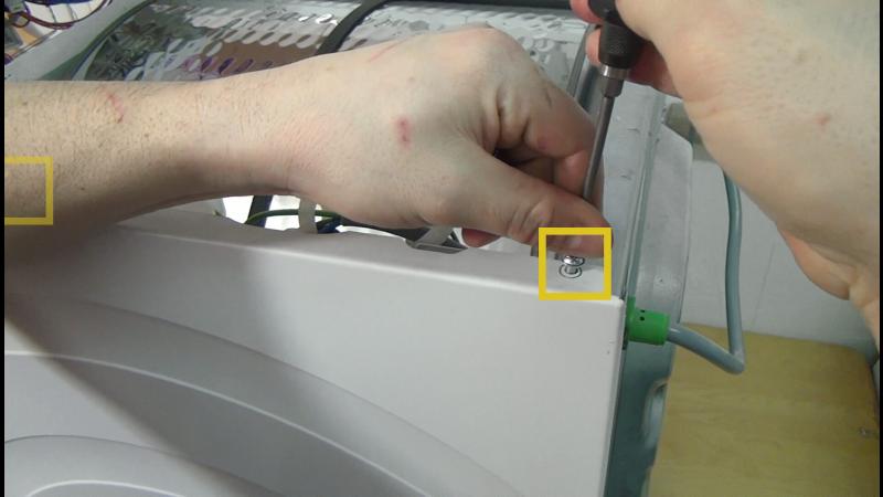 Seitenwand oben verschrauben Seitenwand oben verschrauben