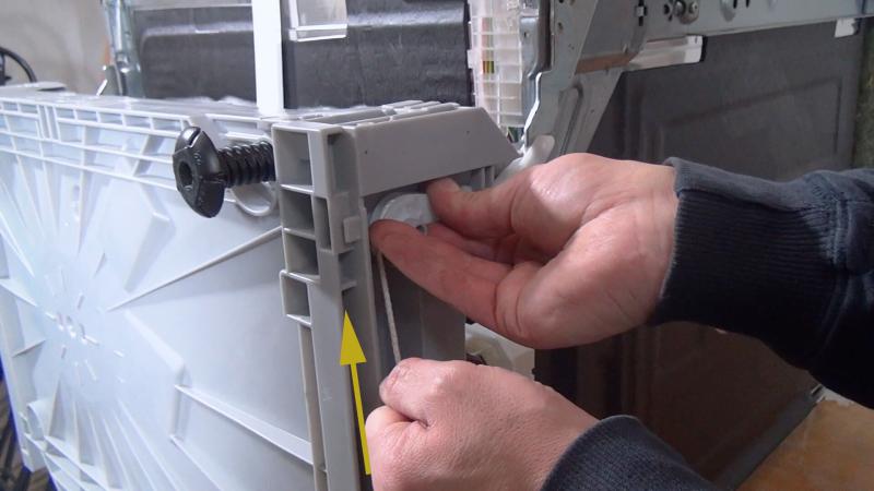 Türfedern wieder einhängen Türfedern wieder einhängen