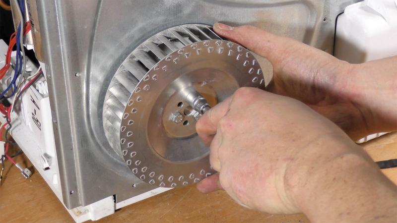 Lüfterrad verschrauben