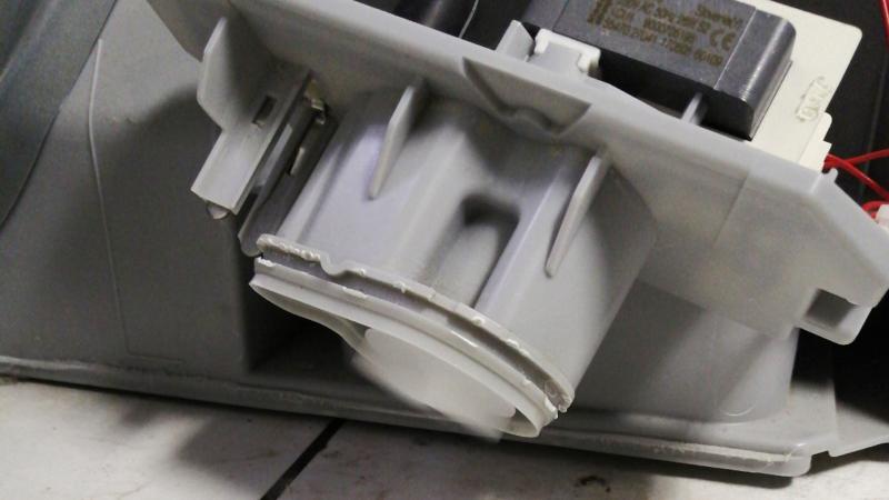 Behälter leeren blinkt bei Trocknern mit rückseitiger