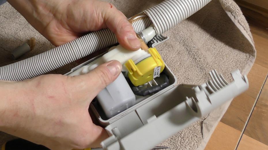 Geschirrspüler zieht kein Wasser - Aquastop Reparatursatz einbauen (Bosch / Siemens)
